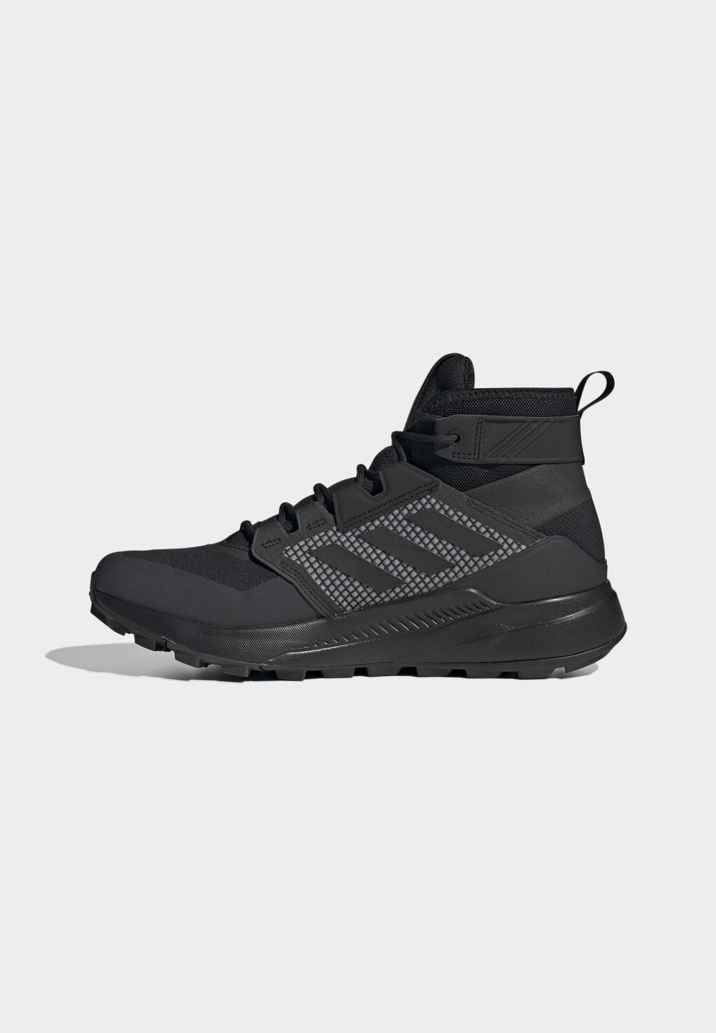 

Походные ботинки Adidas