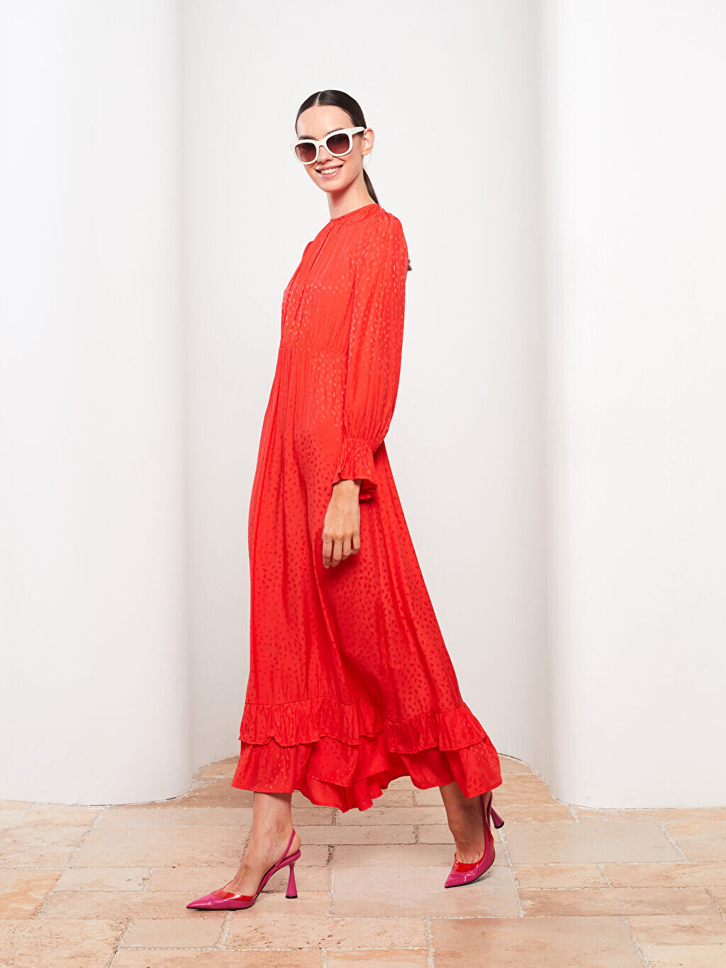 

Атласное женское платье с круглым вырезом и длинными рукавами LCW Modest