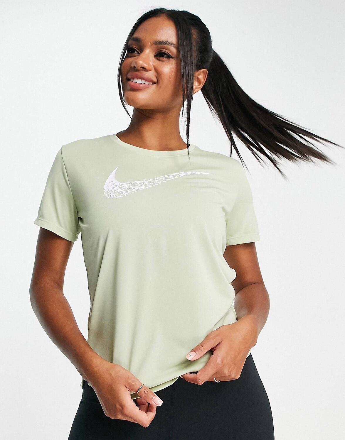 

Зеленая футболка Nike Running Swoosh