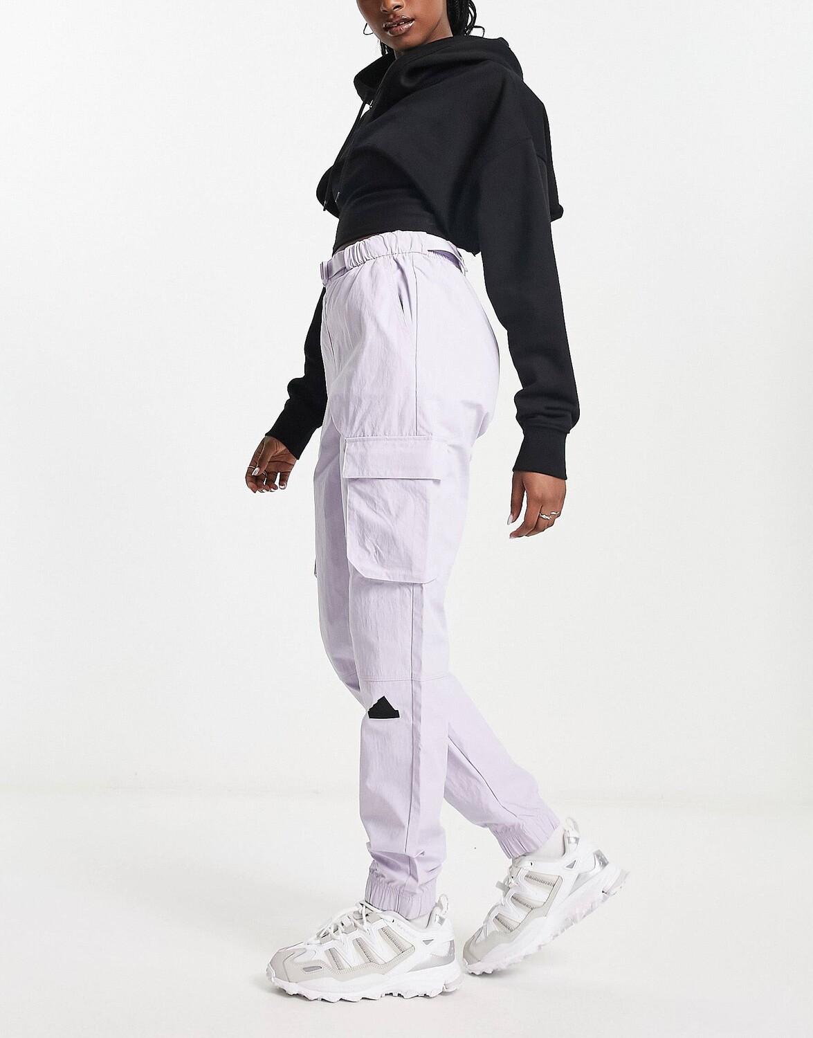 

Серые резиновые брюки карго с логотипом adidas Sportswear Future Lounge, Серый