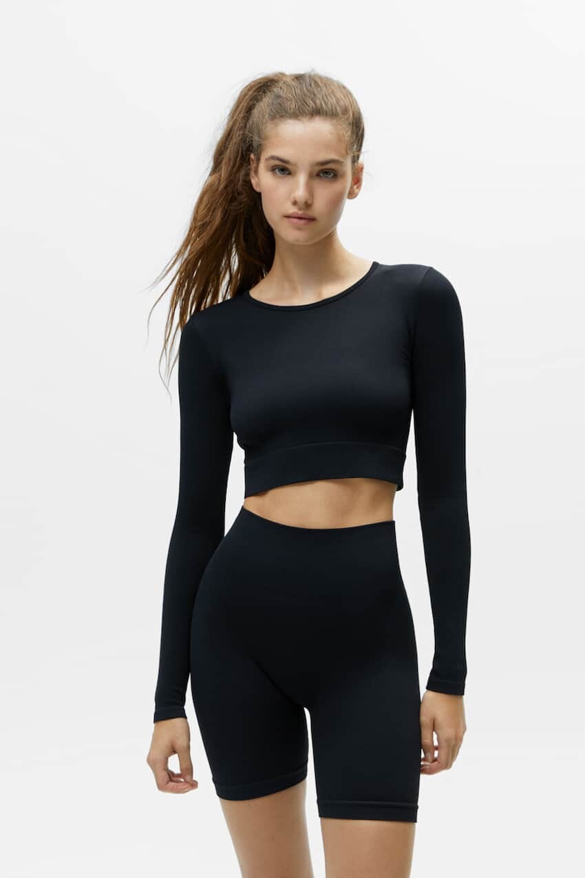 

Бесшовная футболка с длинными рукавами Pull&Bear, черный