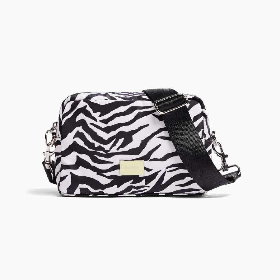 

Сумка Bershka Butterfly Print Crossbody, черный