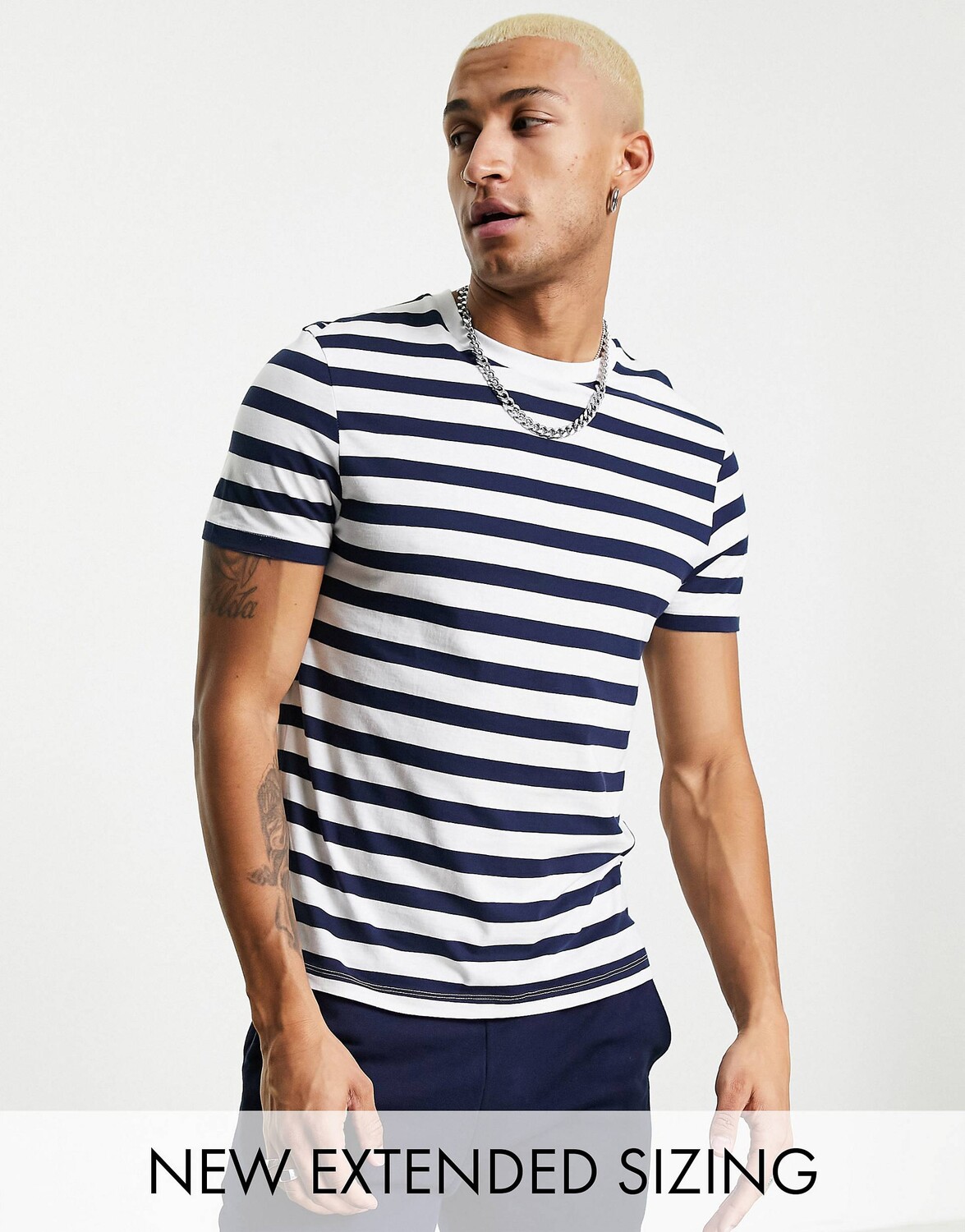 

Темно-сине-белая полосатая футболка ASOS DESIGN