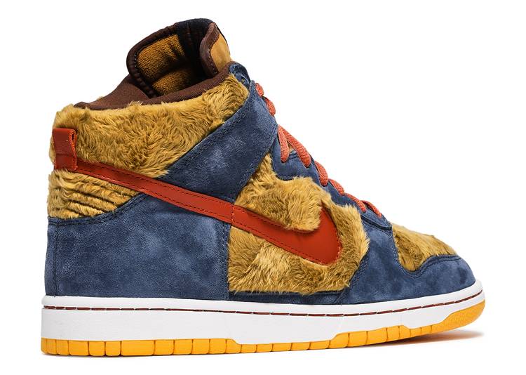 Nike dunk bear. Nike Dunk born. Nike SB Bear.