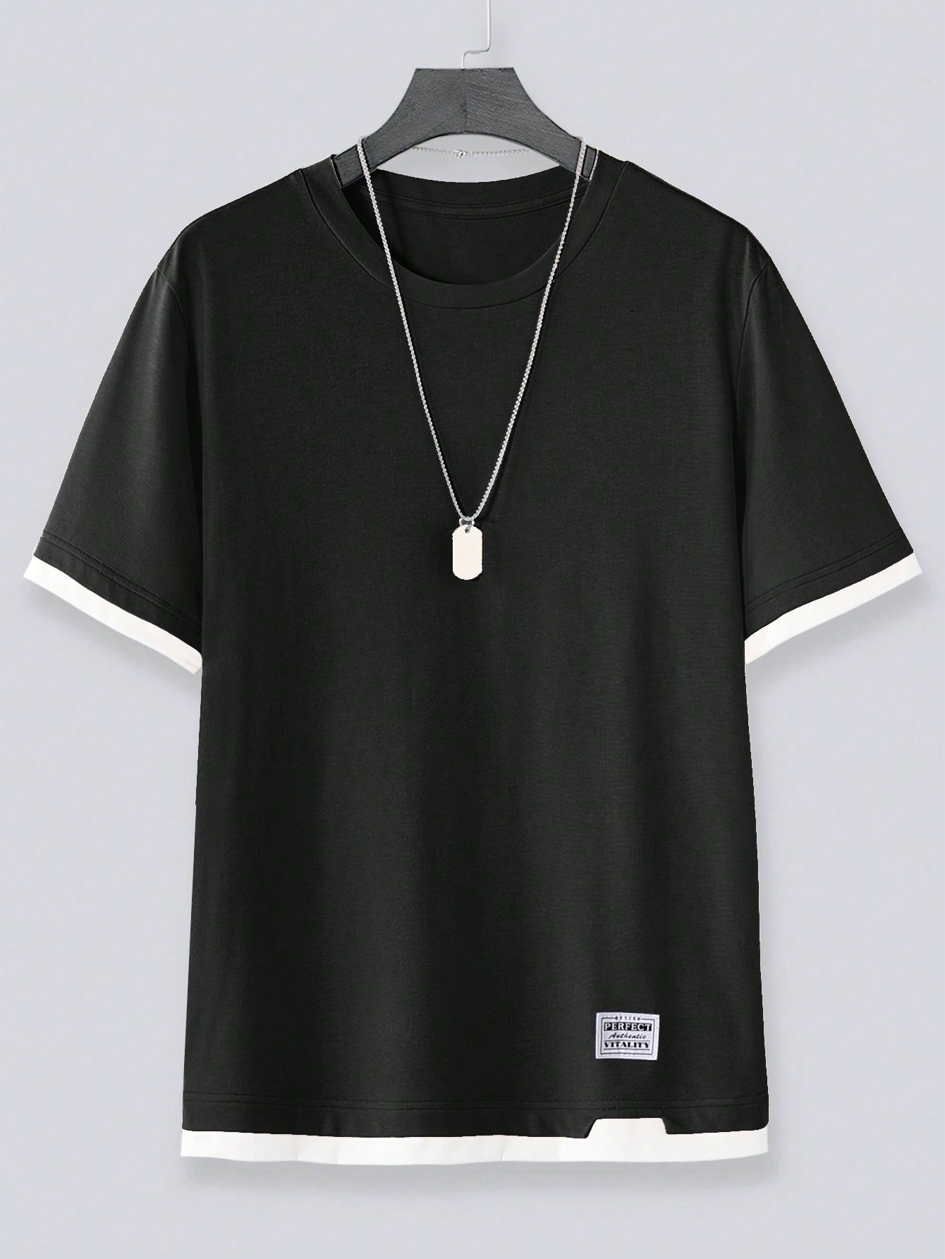 цена Мужская футболка Manfinity Hypemode с цветными блоками и контрастной строчкой, черное и белое