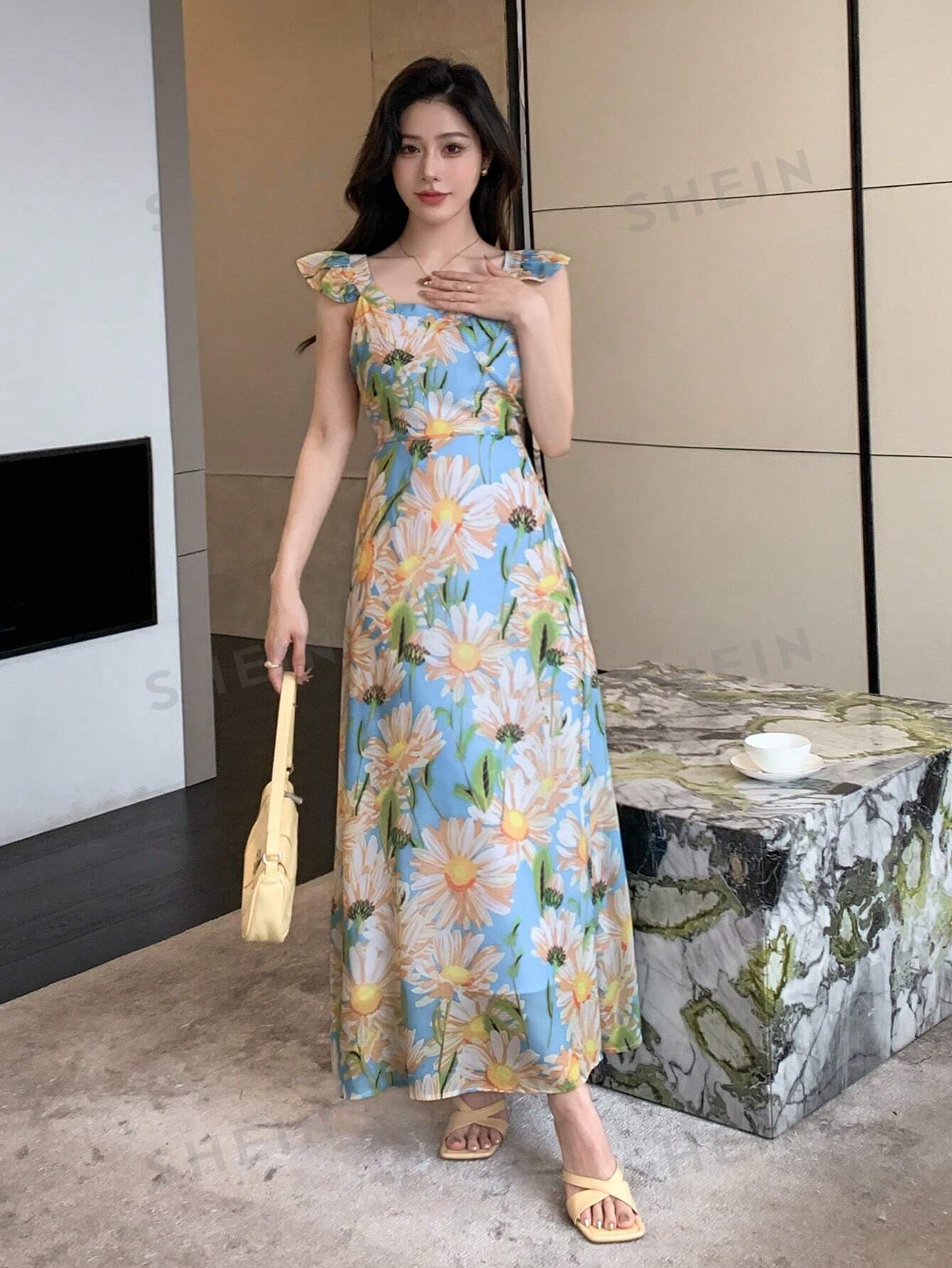 DAZY Женское расклешенное платье с цветочным принтом и летящими рукавами, многоцветный