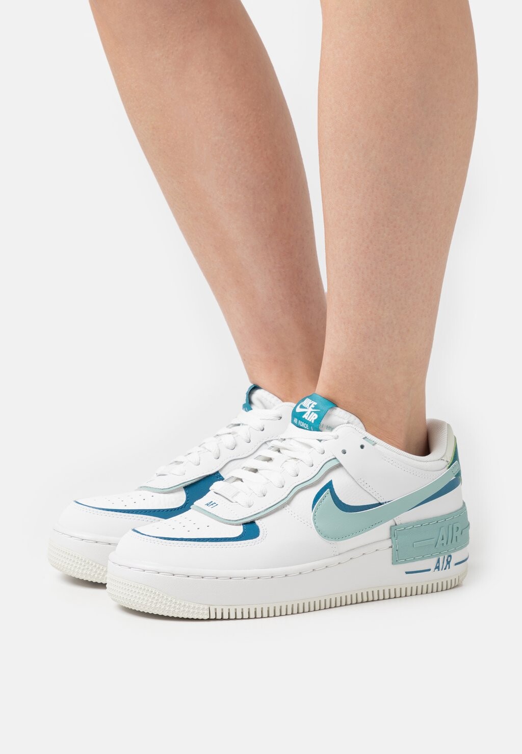 

Кроссовки Nike W Af1 Shadow, саммит белый / минеральный