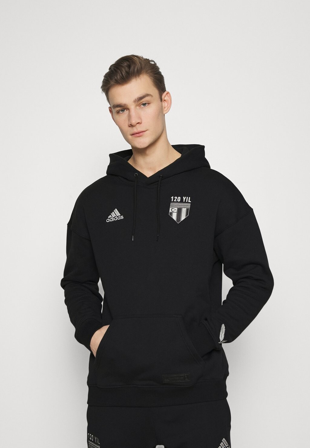 

Худи Adidas, черный