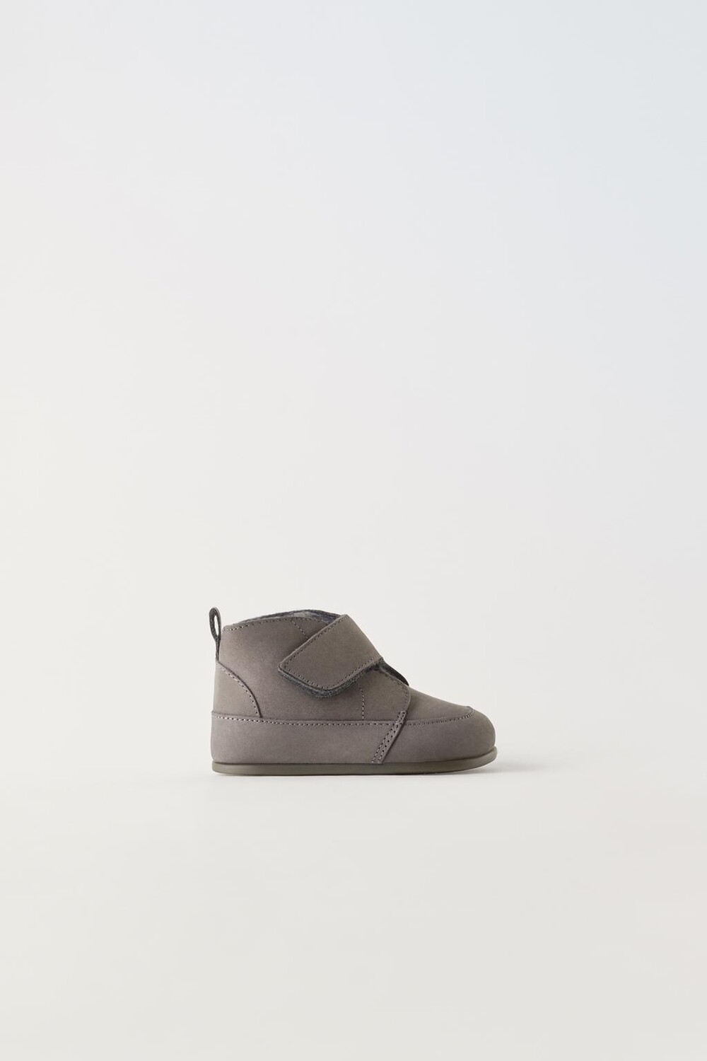

Замшевые ботинки ZARA, серый