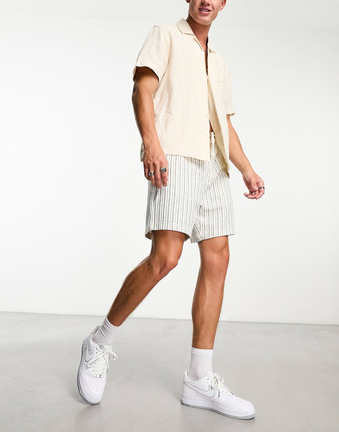 

Бежевые шорты из джерси в полоску Pull&Bear