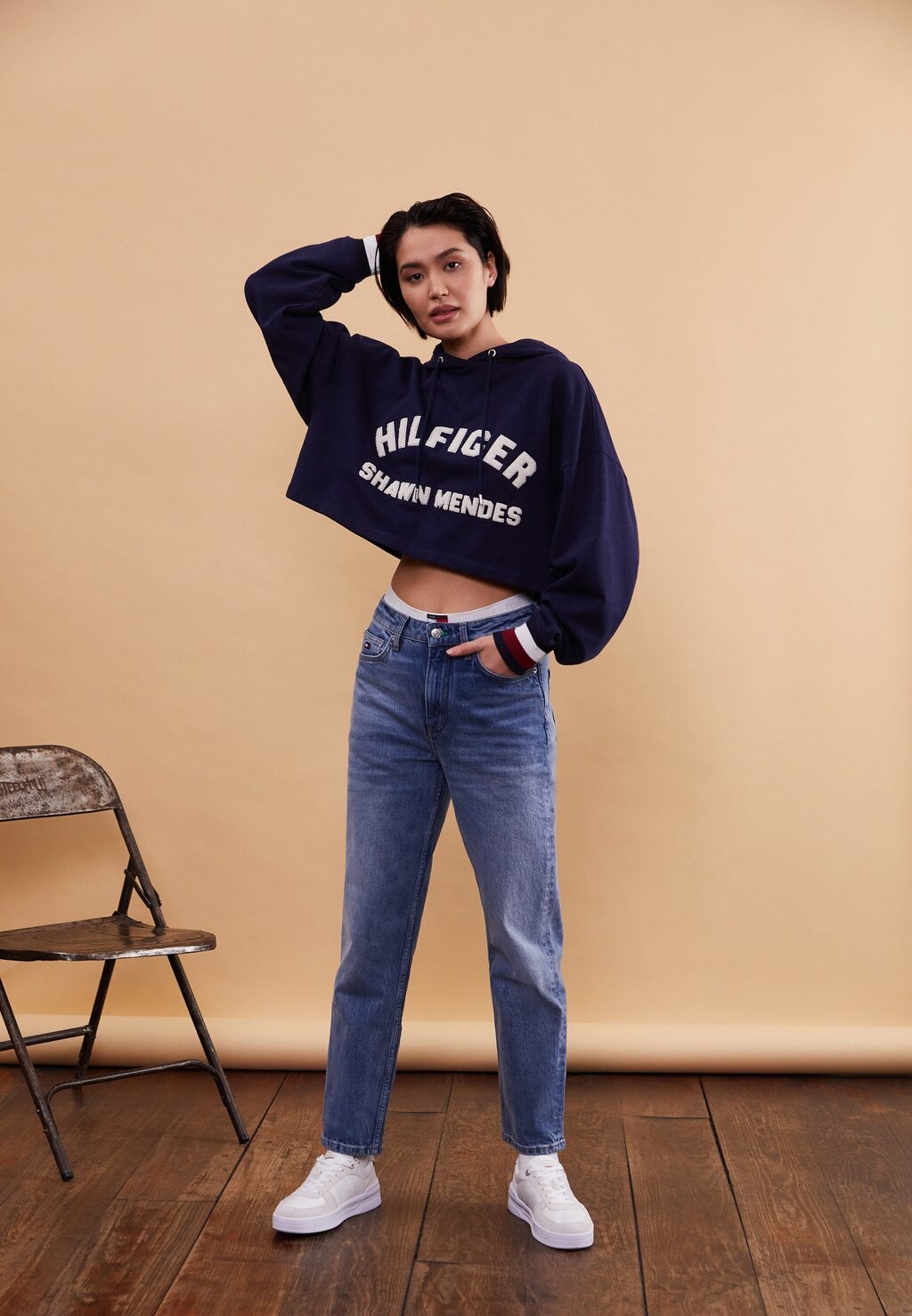 

Толстовка Tommy Hilfiger Thxsm Crop Graphic Hoodie, темно-синий карбон, Синий;черный