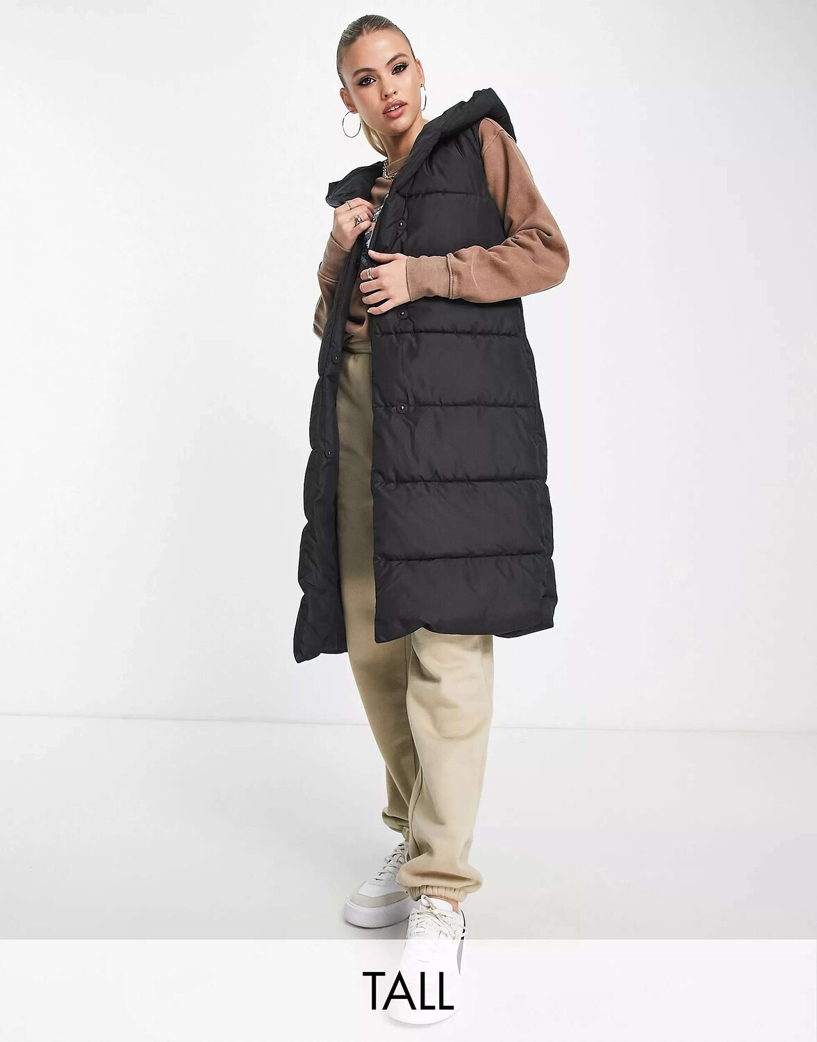 

Черный жилет с поясом и капюшоном New Look