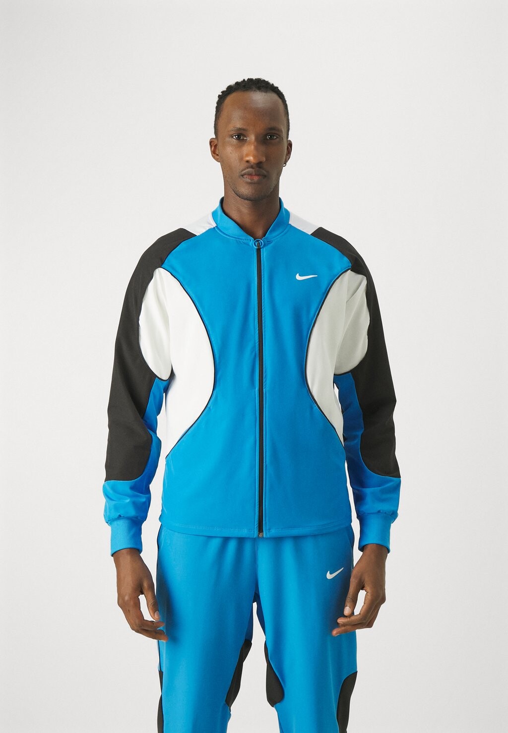 

Спортивная куртка Nike, светло-фото синий/черный/белый