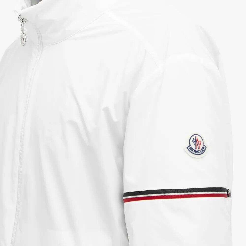 

Moncler Ruinette Микро-мягкая нейлоновая куртка, белый