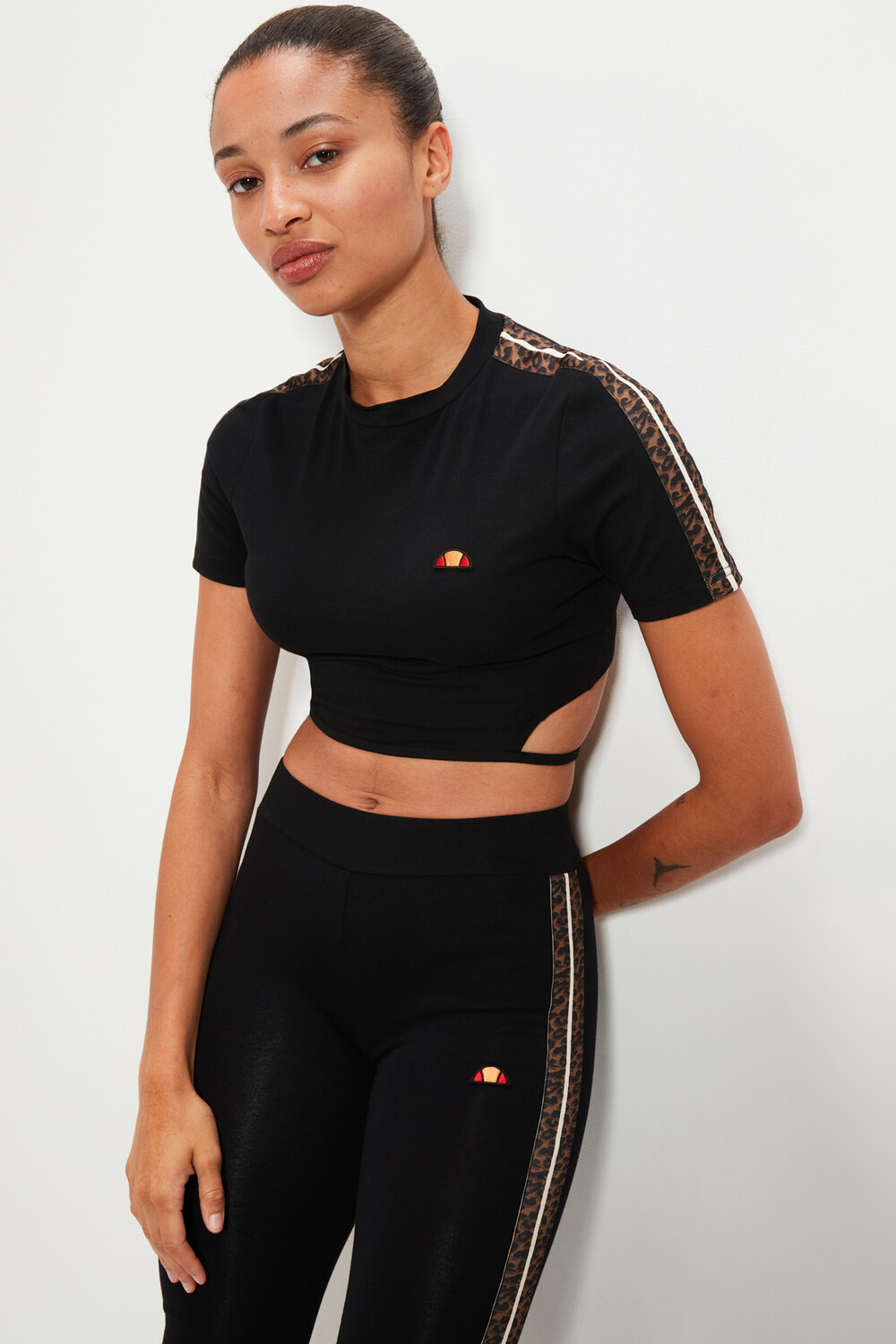 

Черная футболка для женщин/девочек Ellesse, черный