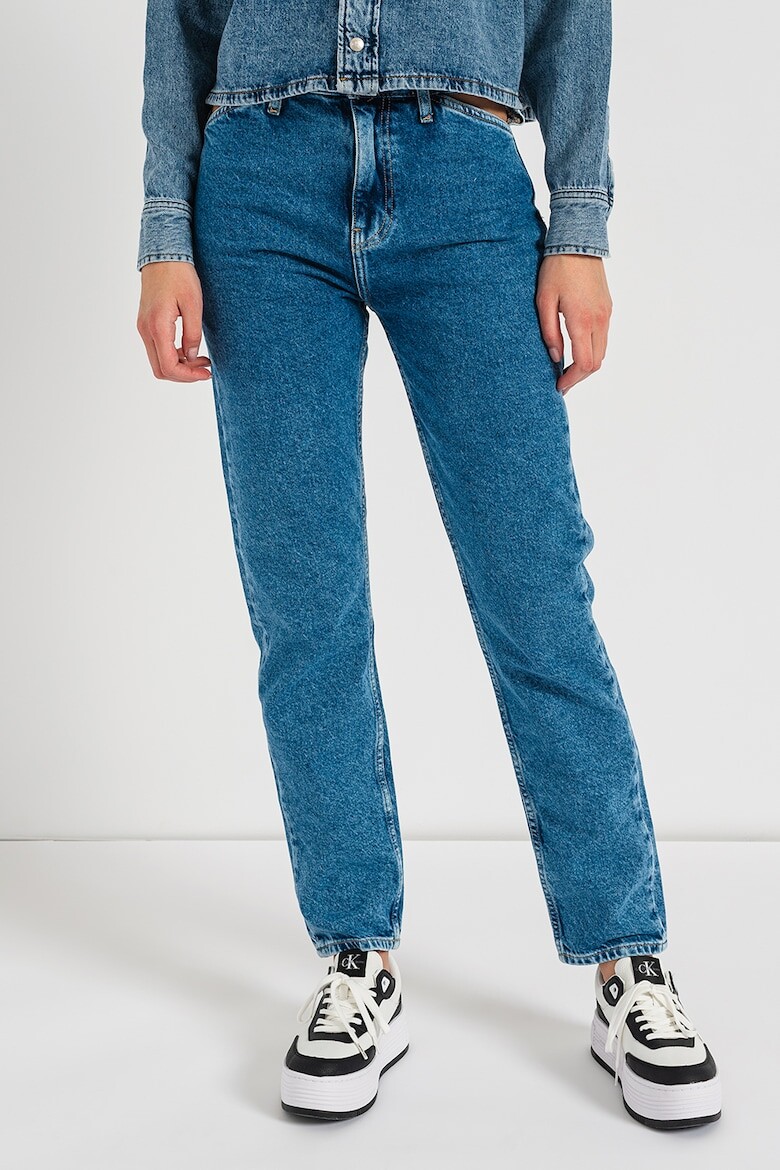 

Джинсы в стиле мом выше щиколотки с дырками Calvin Klein Jeans, синий