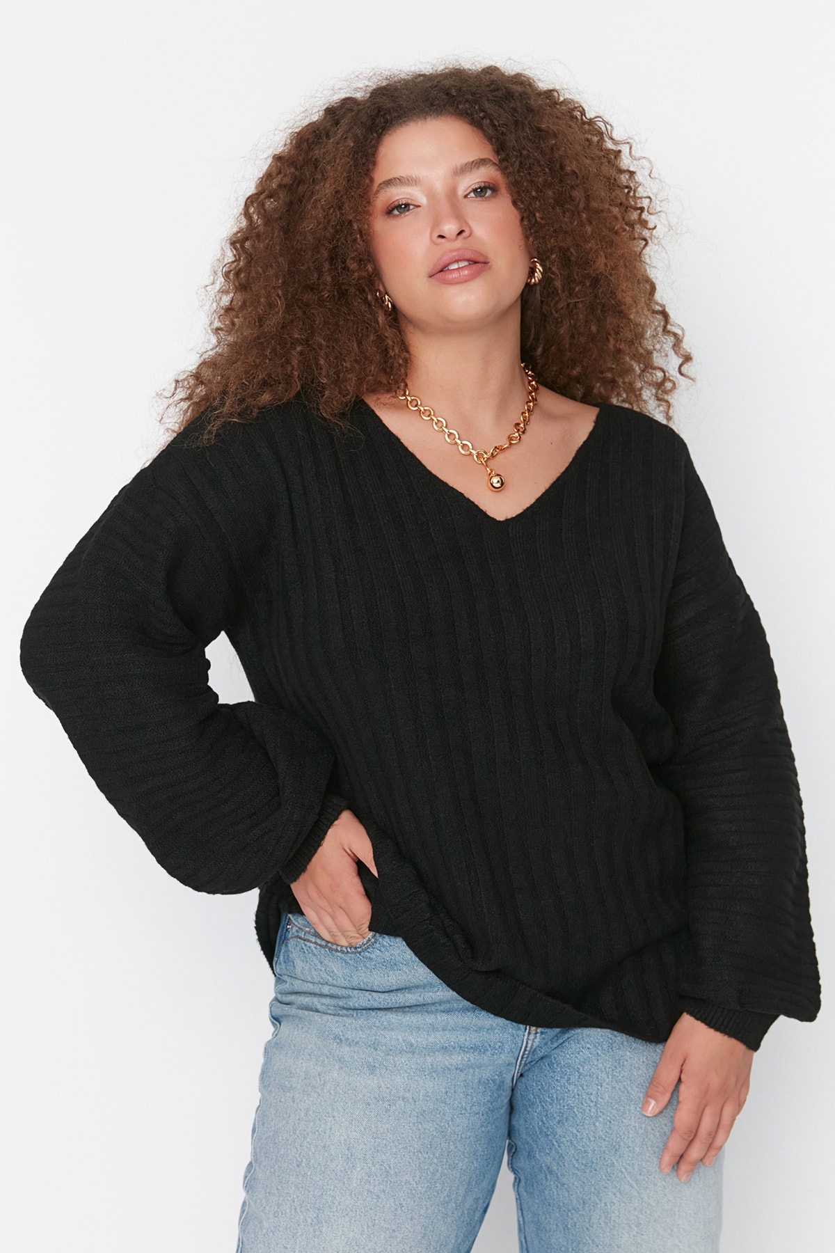 цена Черный вязаный свитер Trendyol