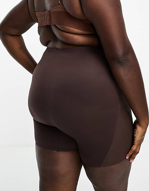 

Коричневые шорты средней длины с сеткой ASOS DESIGN Curve Contouring