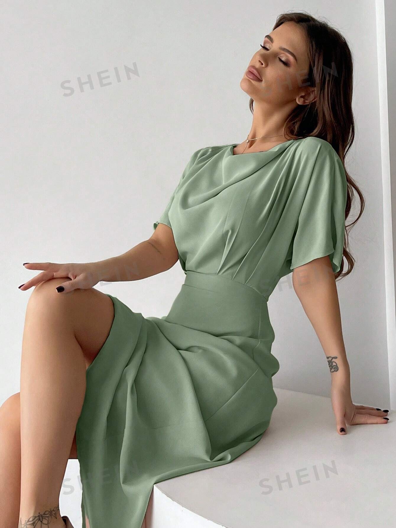 SHEIN Privé Плиссированное платье с короткими рукавами и присборенной талией, зеленый