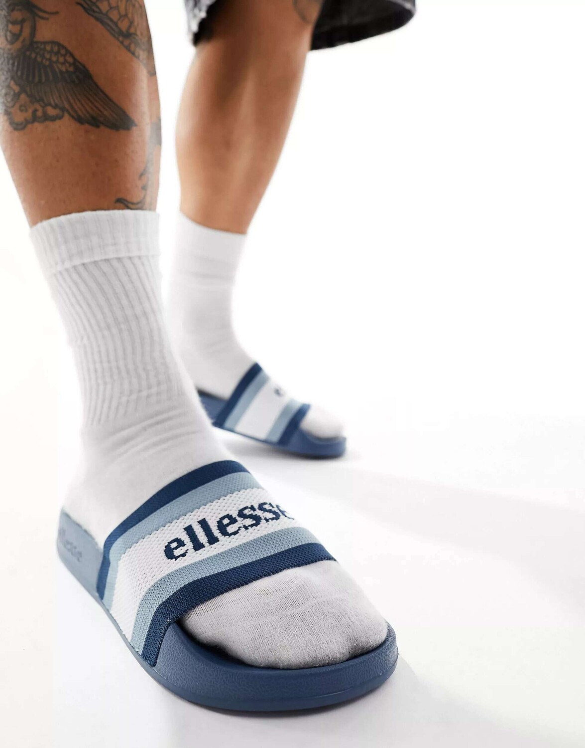 

Синие шлепанцы Ellesse LS50 с полосатым ремешком