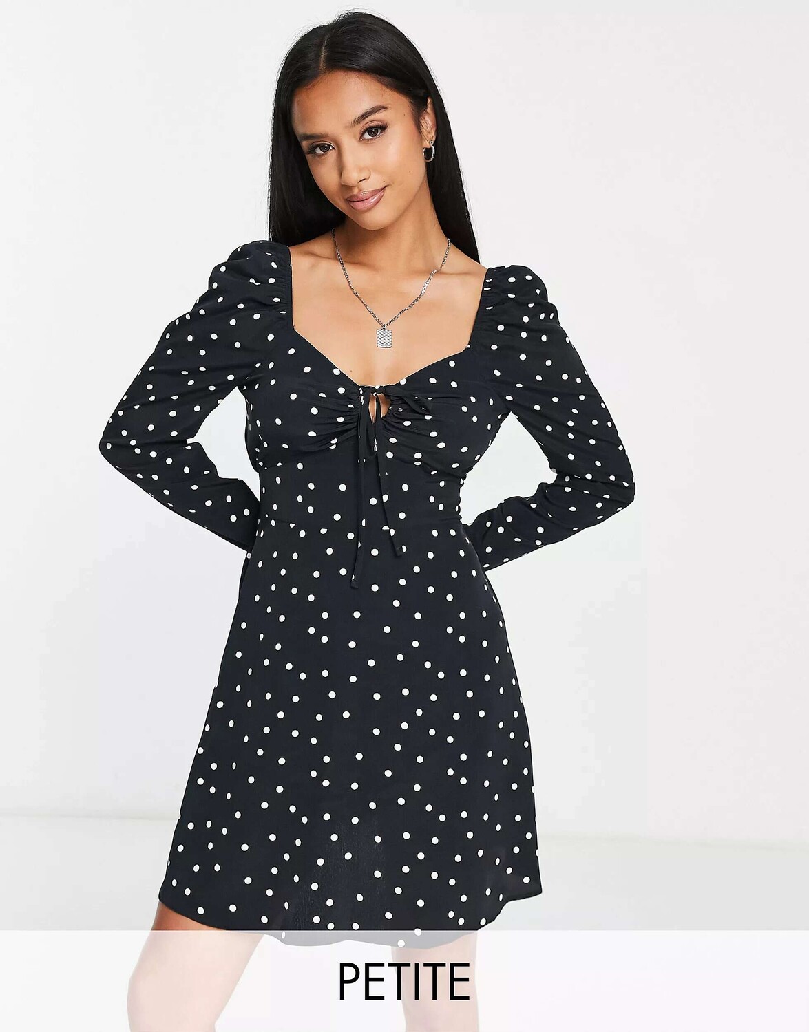 

Черное мини-платье с завязкой спереди River Island, Черный