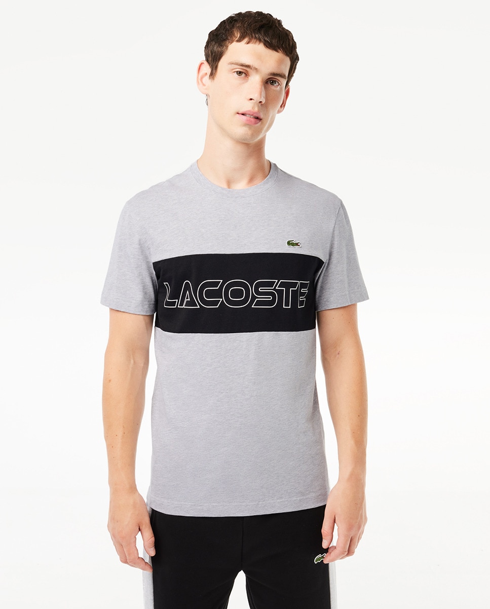 

Футболка стандартного кроя с принтом колор-блок. Lacoste, светло-серый