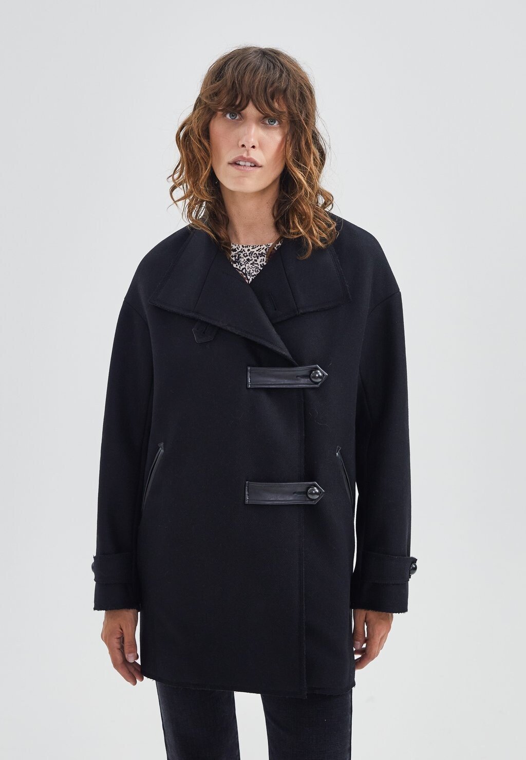 

Короткое пальто WITH FAKE DETAILS IKKS, цвет black black