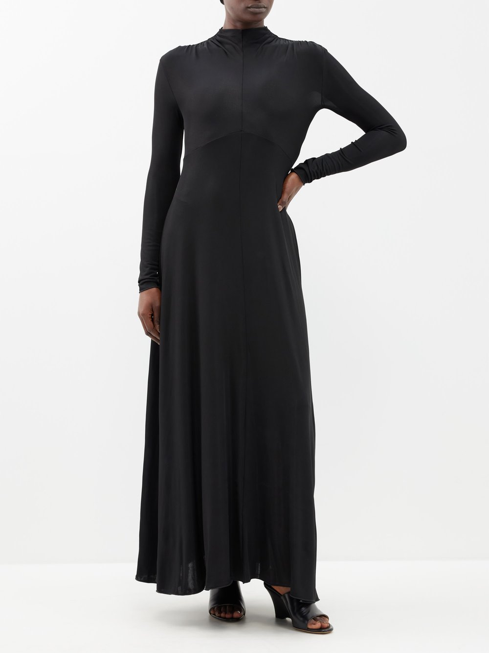 Платье макси из джерси со сборками и воротником-стойкой Jil Sander, черный платье pre woman белета