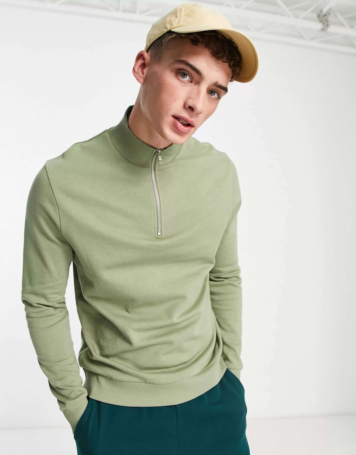 

Масло-зеленый свитшот на молнии ASOS