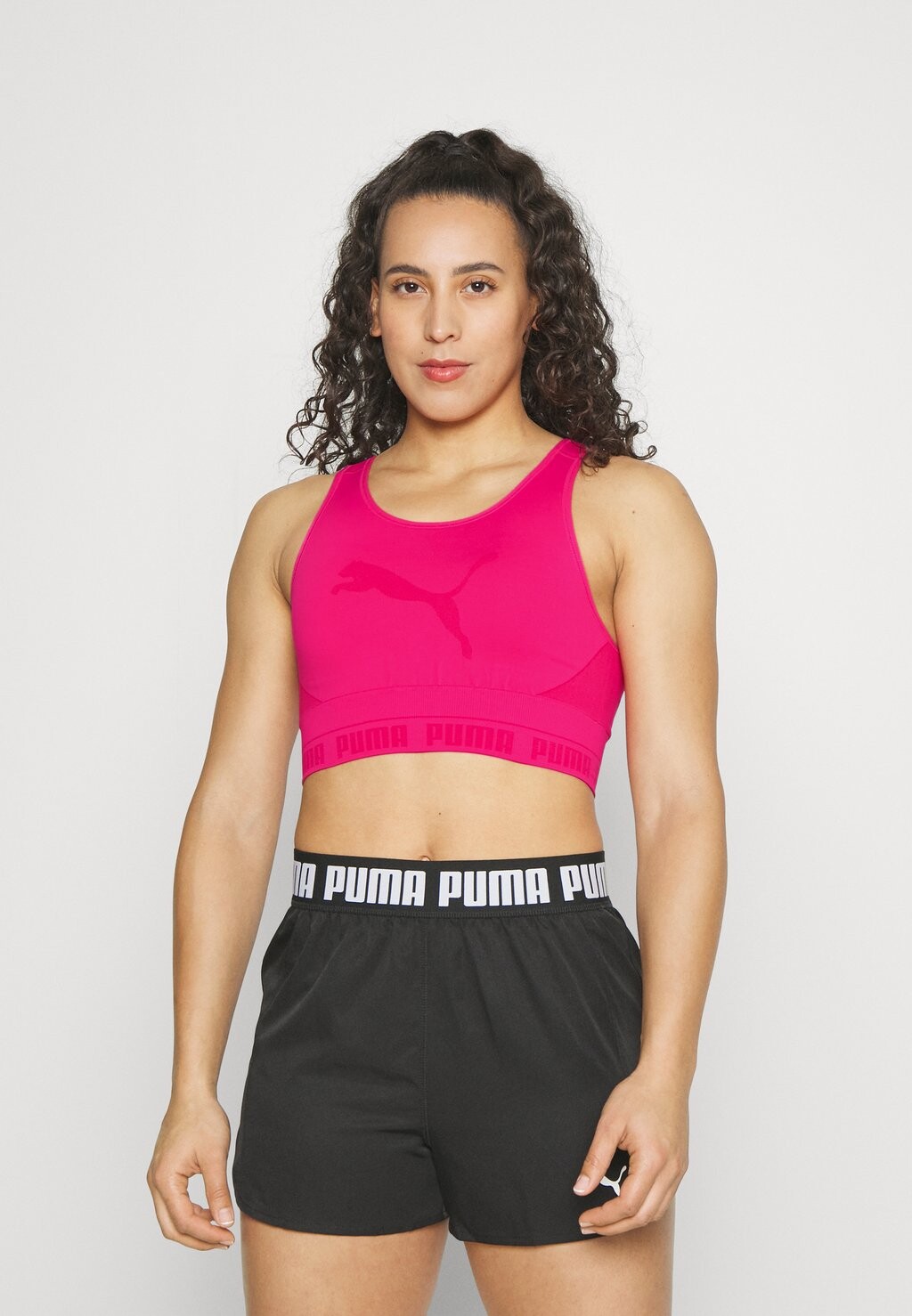 

Спортивный бюстгальтер со средней поддержкой Puma
