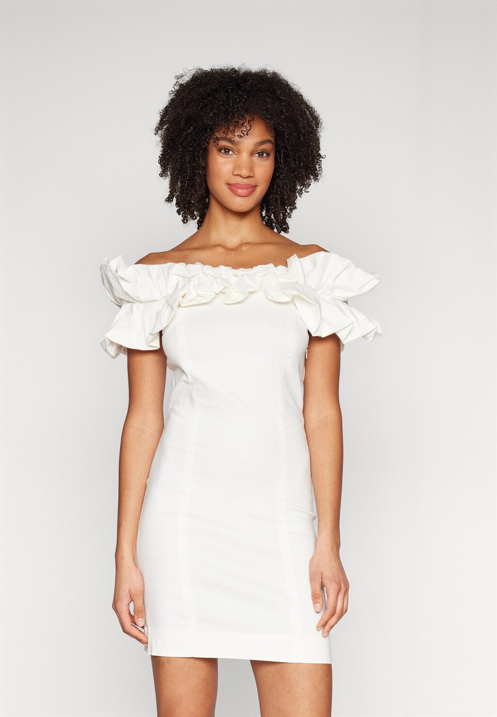 

Элегантное платье Yascarrie Dress YAS, цвет star white