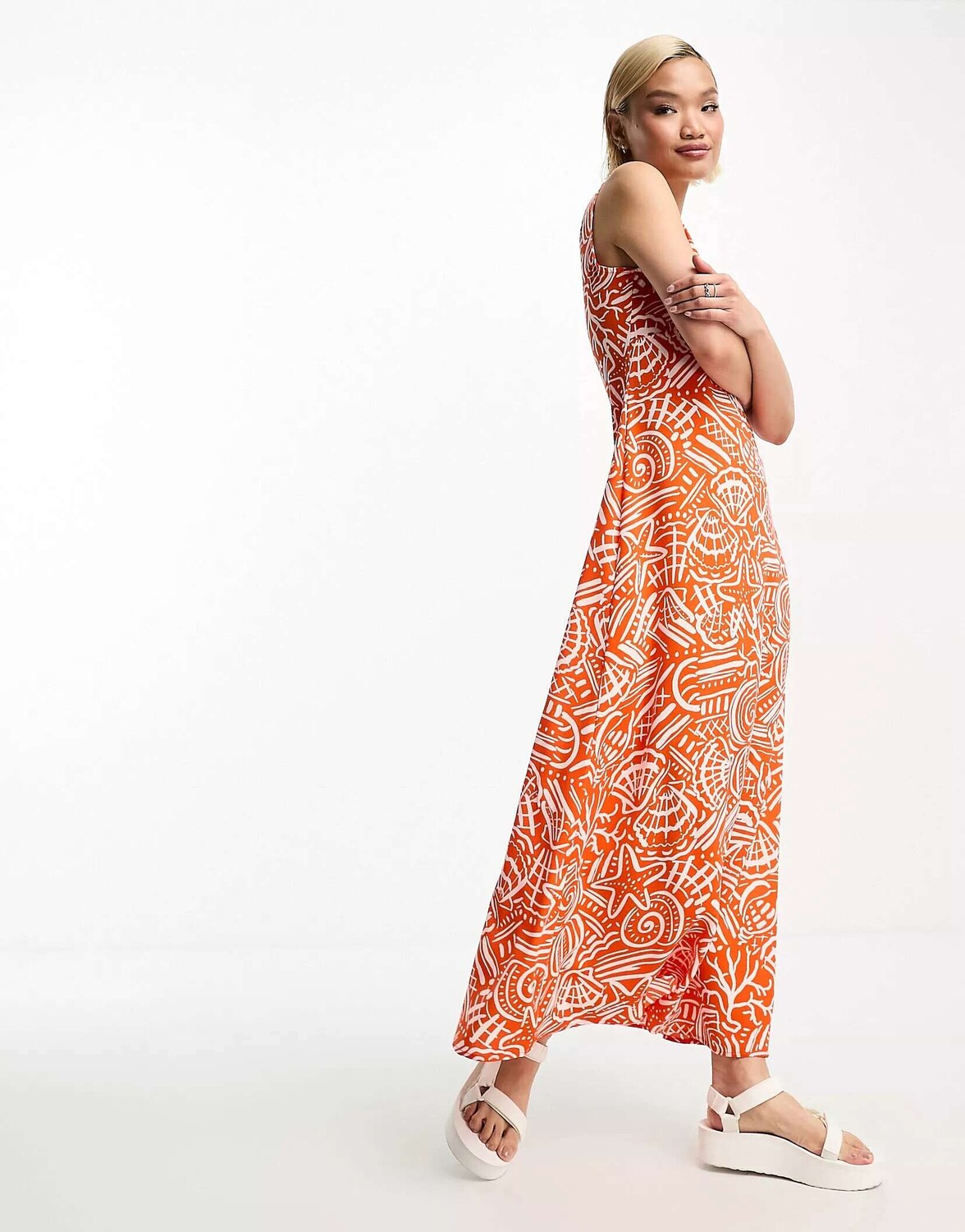 

Оранжевое свободное платье макси Urban Threads с абстрактным принтом, Оранжевый