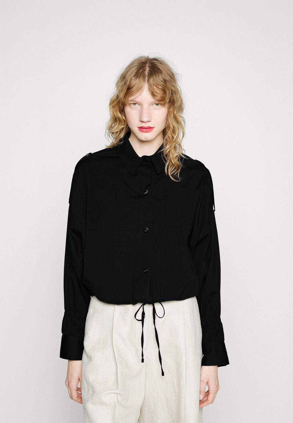 

Блуза на пуговицах DKNY, черный