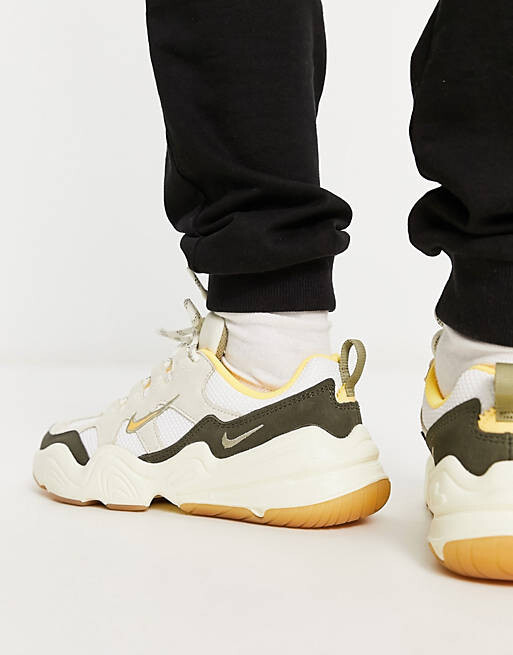

Кроссовки Nike Tech Hera цвета хаки с парусом и карго