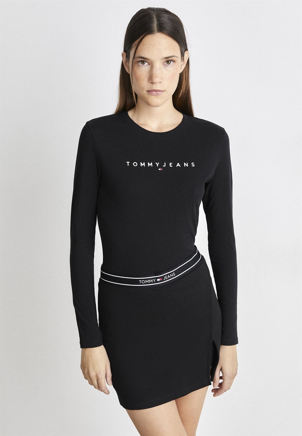 

Топ с длинными рукавами Tommy Jeans ФУТБОЛКА LINEAR, черный