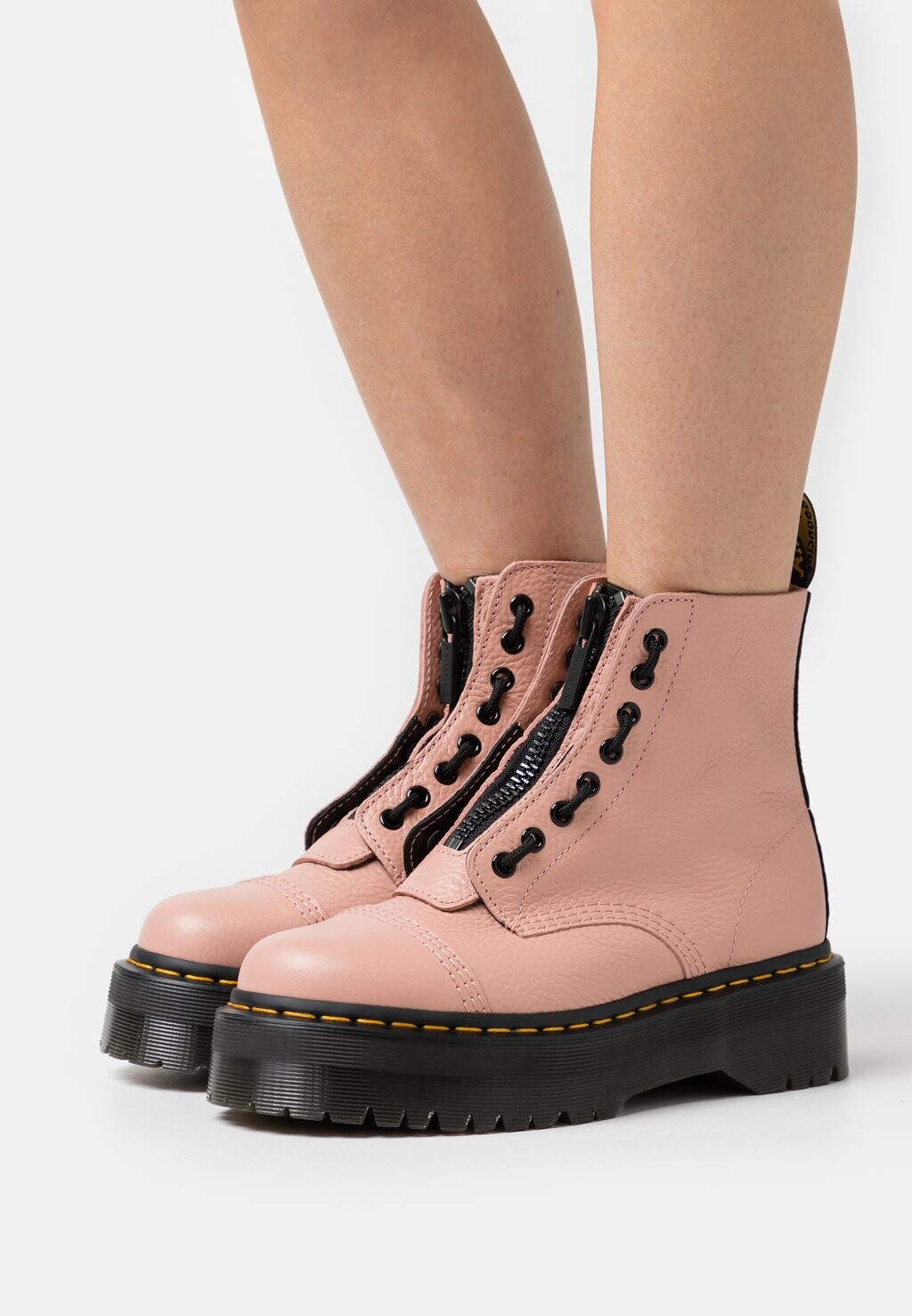 

Ботильоны Dr. Martens