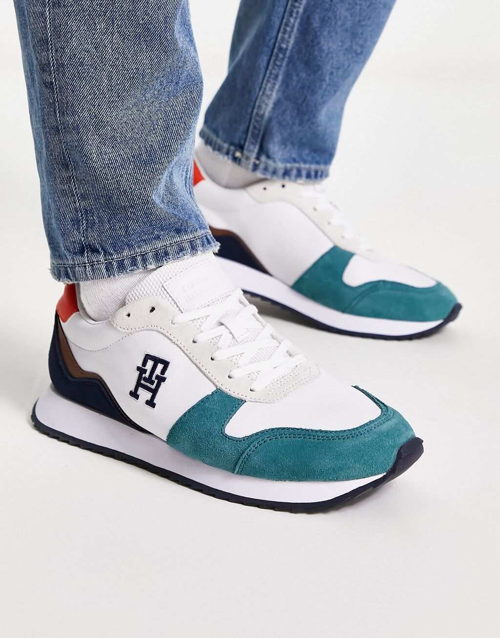 

Белые кожаные кроссовки в стиле колор-блок Tommy Hilfiger