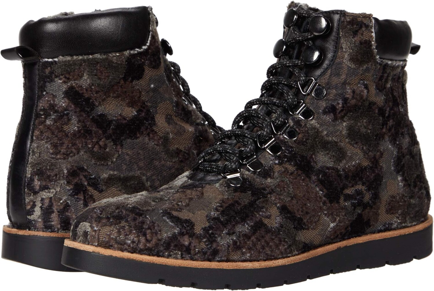 

Ботинки Vaneli Jonnie, цвет Military Paige Velvet/Black Nappa