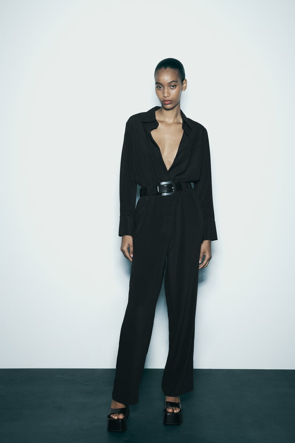 

Комбинезон с эластичным поясом ZARA, черный
