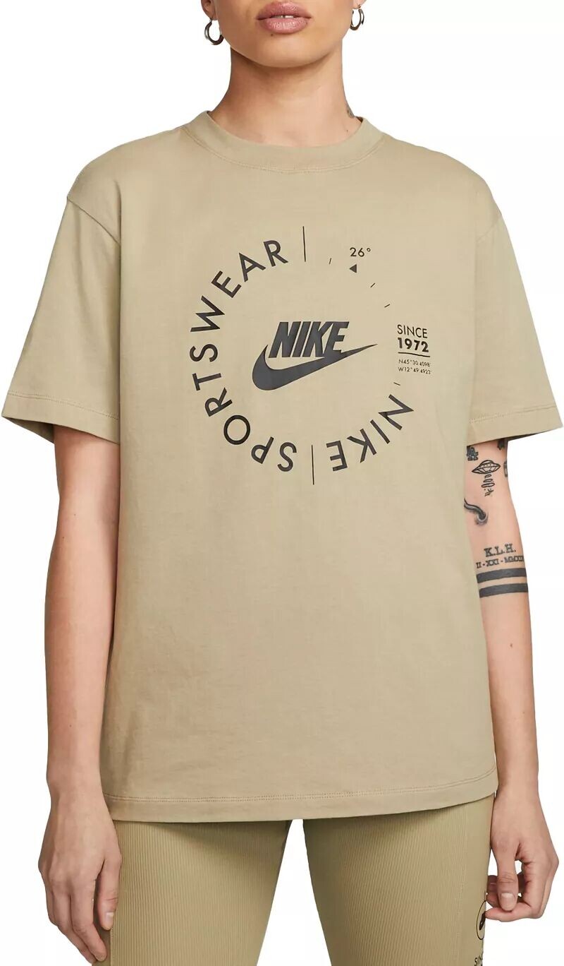 

Женская спортивная футболка Nike Sports Utility
