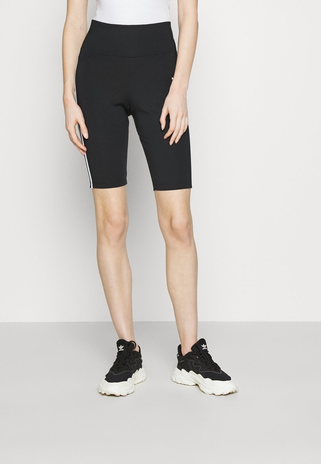 

Шорты adidas Originals, черный