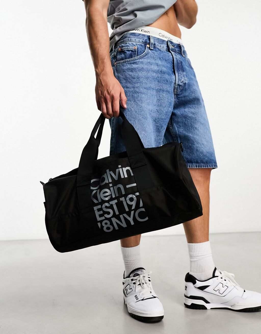 

Черная спортивная сумка Calvin Klein sport Essential