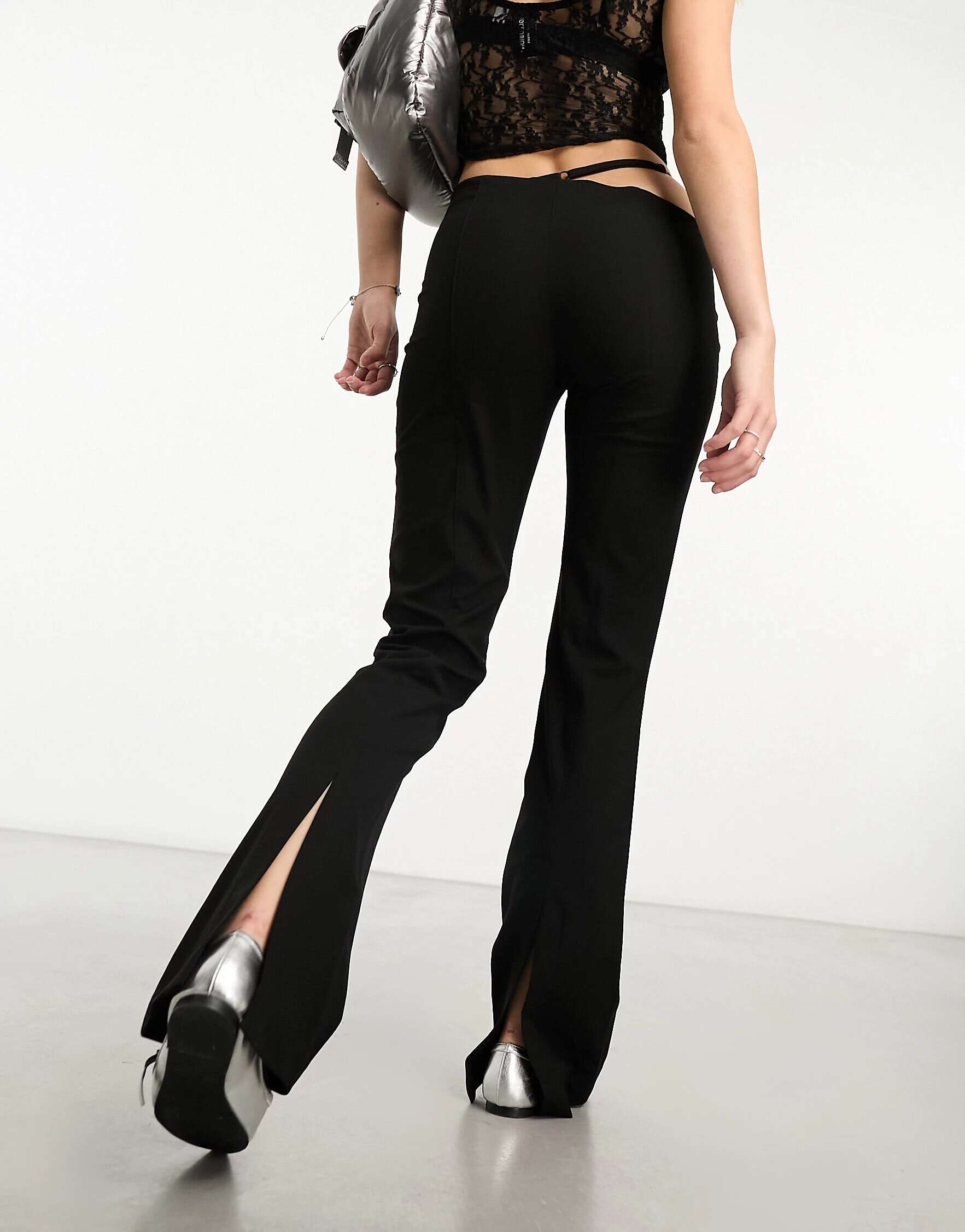 Черные расклешенные брюки Weekday Aline с асимметричным вырезом на талии