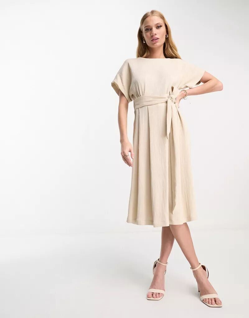 

Платье миди в рубчик с камнем Closet London