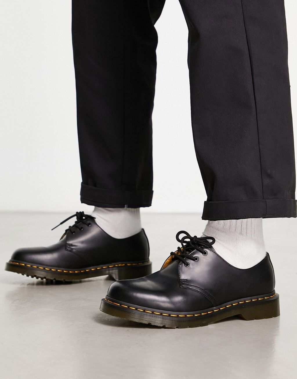 

Черные оригинальные туфли с тремя парами люверсов Dr Martens