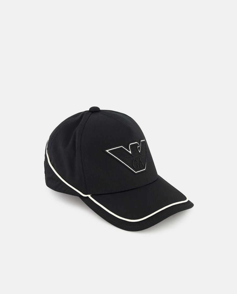 

Мужская кепка с большим контрастным логотипом. Emporio Armani, черный