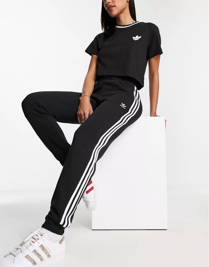 

Черные джоггеры узкого кроя adidas Originals