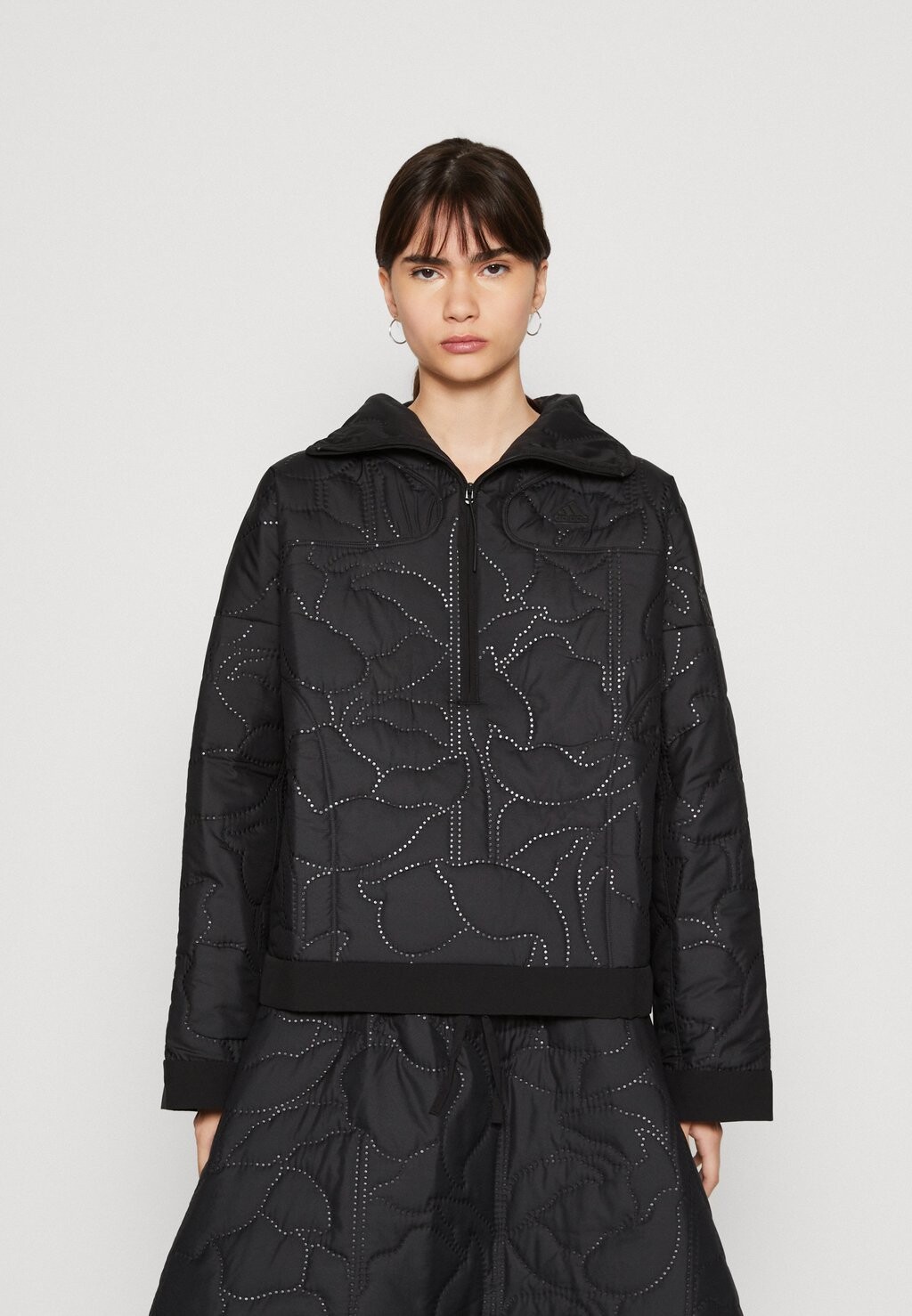 

Куртка adidas Sportswear СТЕГАНАЯ, черный