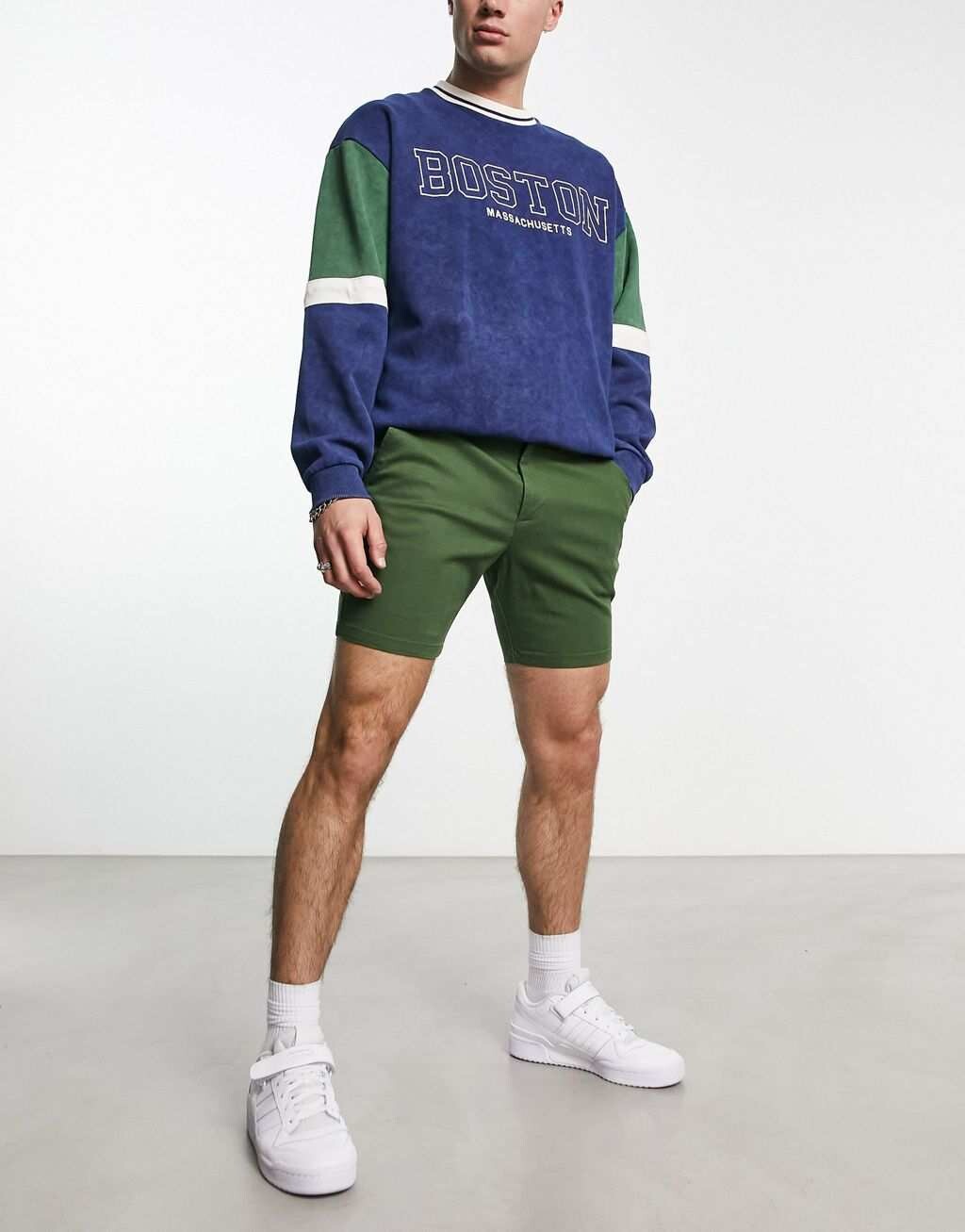 

Шорты-скинни средней длины цвета хаки ASOS DESIGN