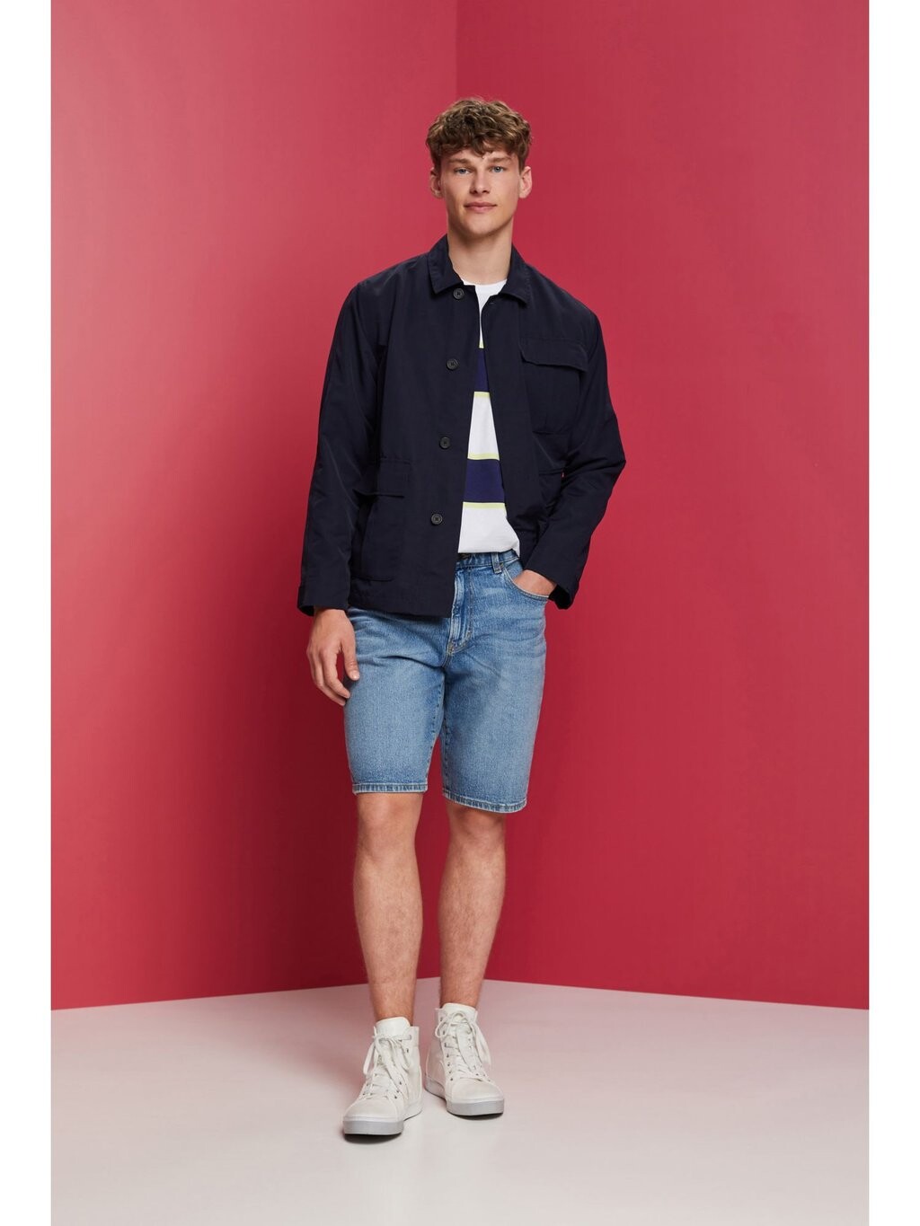 

Футболка с принтом Esprit, белый